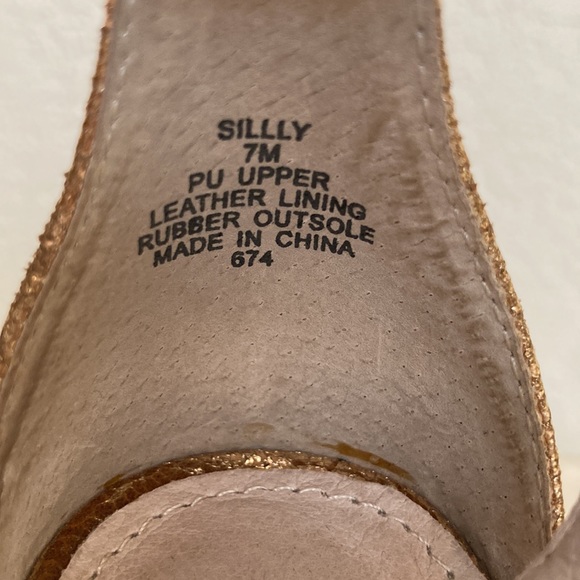 Steve Madden “Sillly” strappy sandal heels, Rosegold metallic, size 7 EUC - Picture 8 of 9